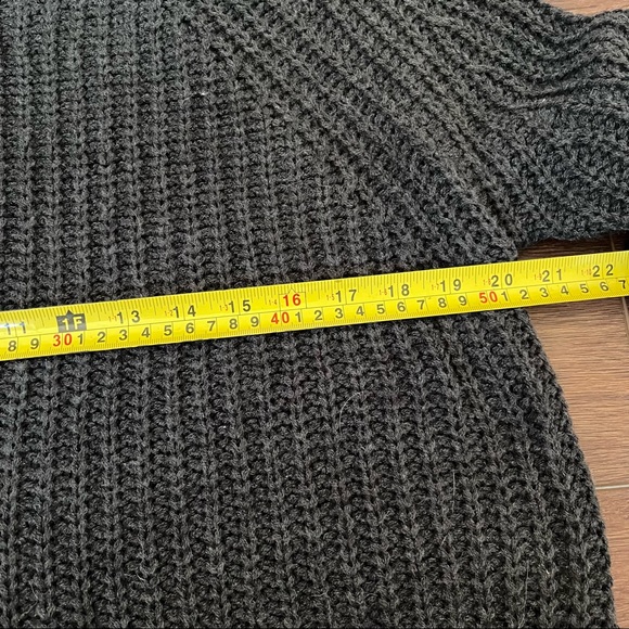 SO charcoal gray sweater, large - Picture 4 of 7